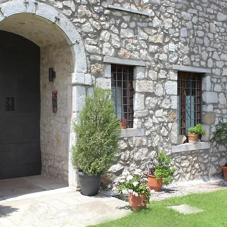 Pola Πανσιόν Αβία